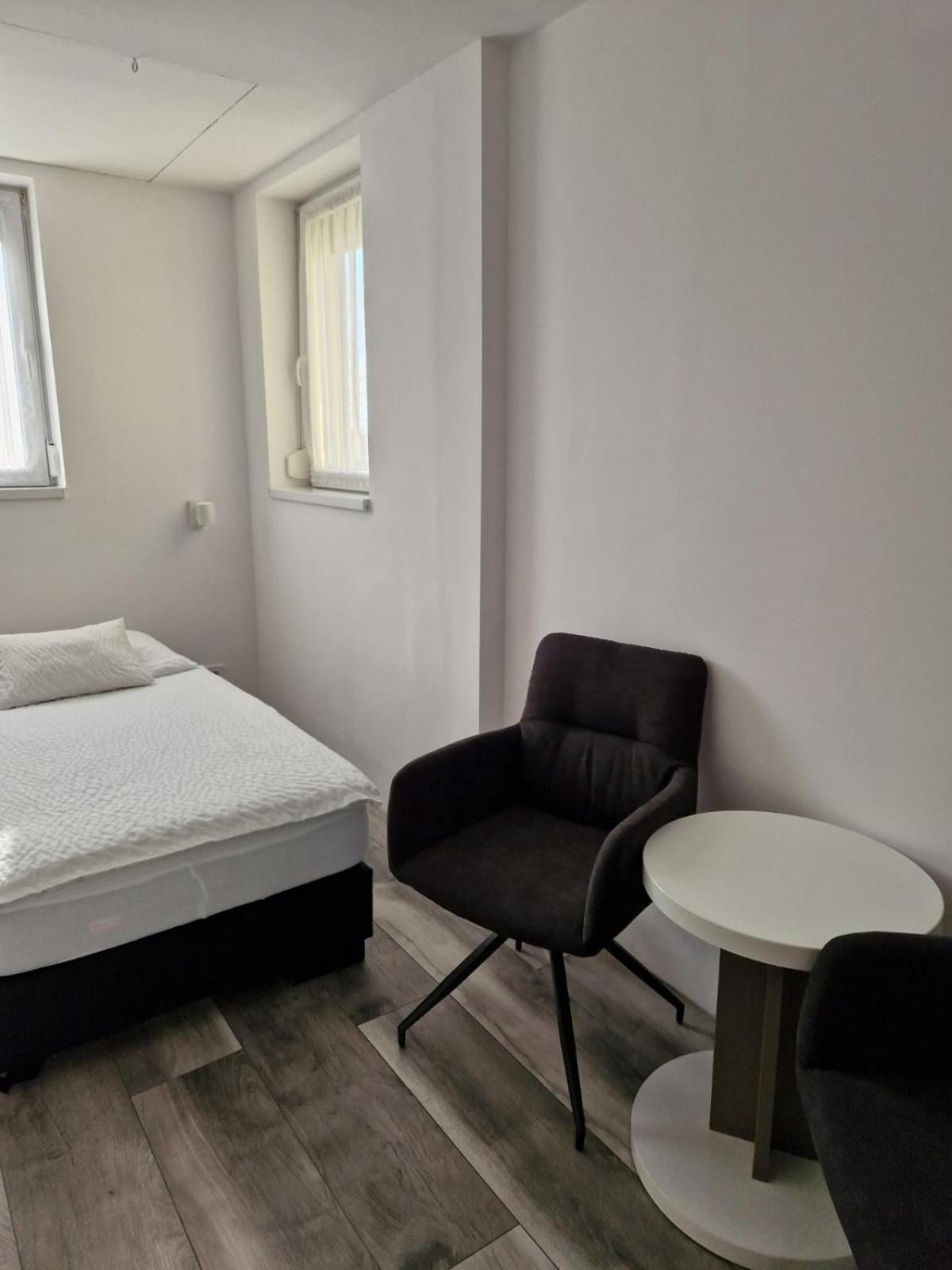 Hotel Nefelejcs Vendeghaz Gödöllő Zewnętrze zdjęcie