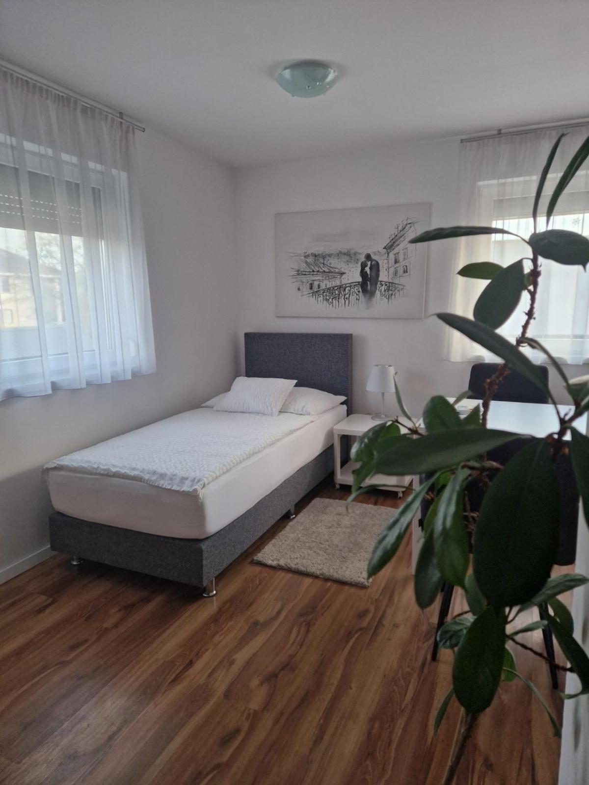 Hotel Nefelejcs Vendeghaz Gödöllő Zewnętrze zdjęcie