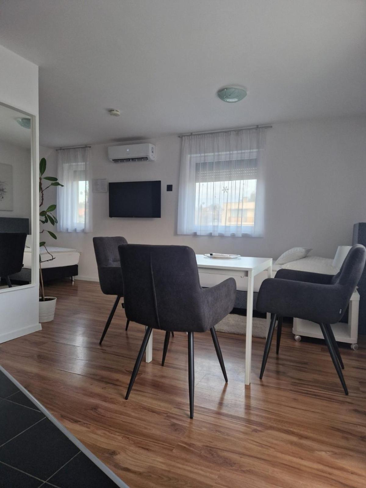 Hotel Nefelejcs Vendeghaz Gödöllő Zewnętrze zdjęcie