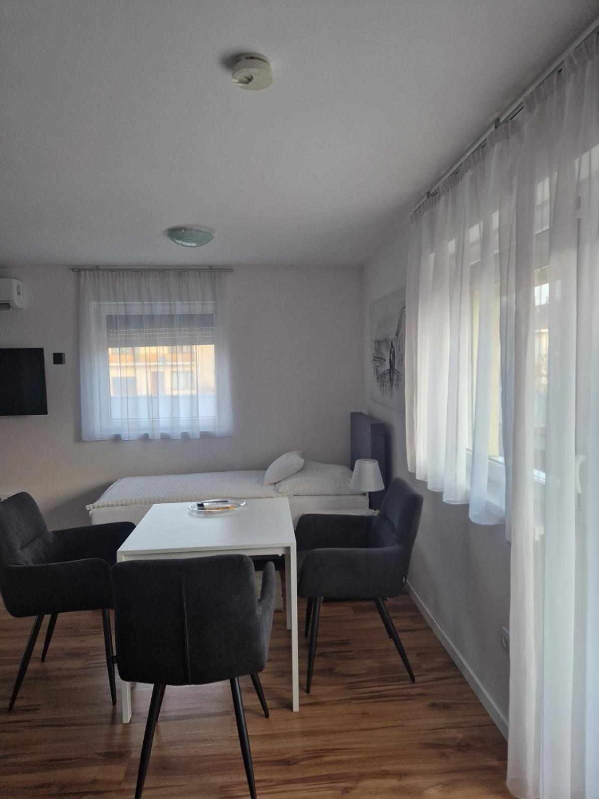 Hotel Nefelejcs Vendeghaz Gödöllő Zewnętrze zdjęcie