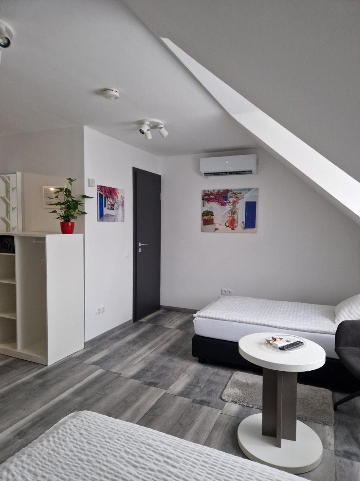 Hotel Nefelejcs Vendeghaz Gödöllő Zewnętrze zdjęcie