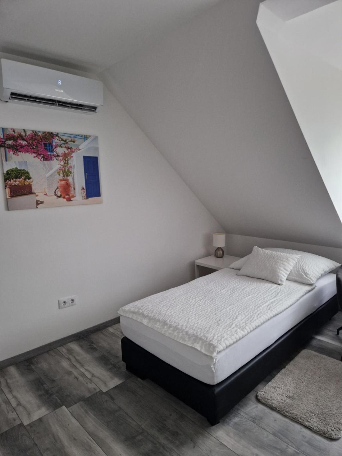 Hotel Nefelejcs Vendeghaz Gödöllő Zewnętrze zdjęcie